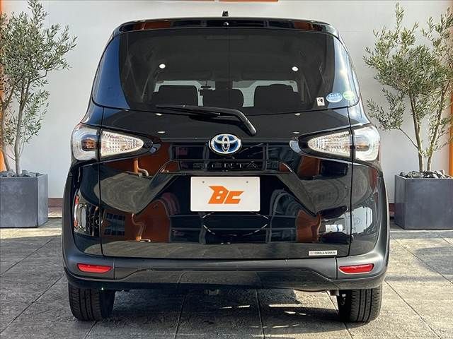 TOYOTA SIENTA HYBRID 2016