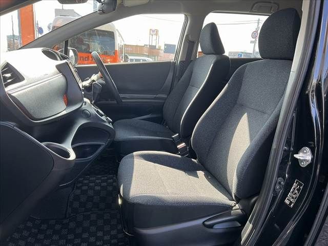 TOYOTA SIENTA HYBRID 2016