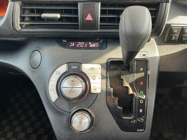 TOYOTA SIENTA HYBRID 2016