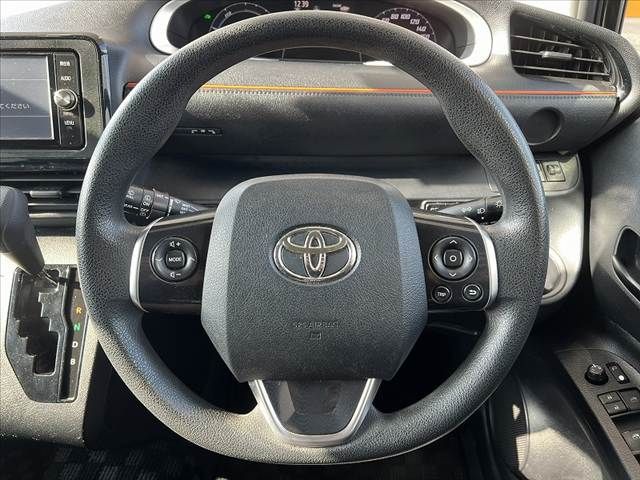 TOYOTA SIENTA HYBRID 2016
