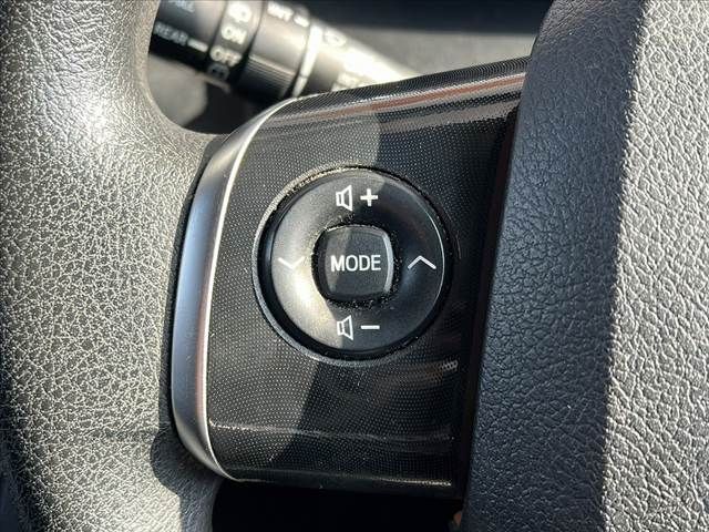 TOYOTA SIENTA HYBRID 2016