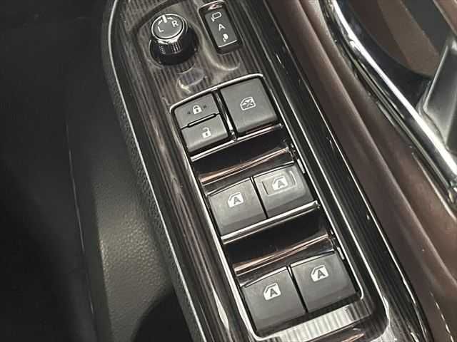 TOYOTA ESQUIRE HYBRID 2018