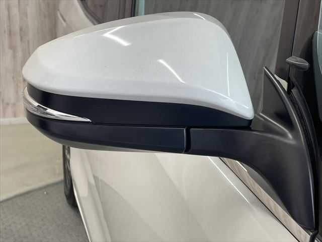 TOYOTA ESQUIRE HYBRID 2018