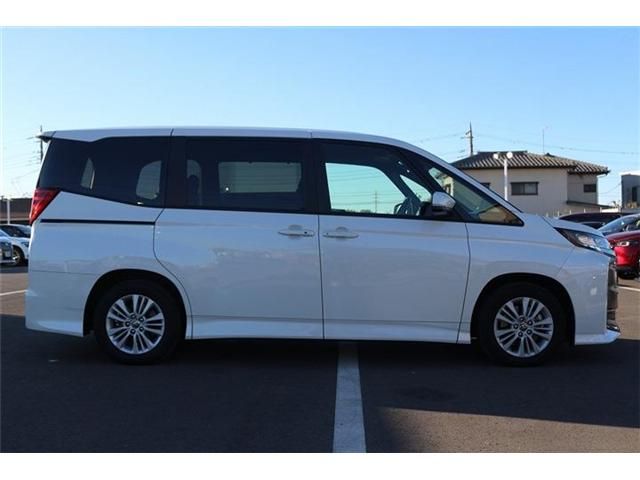 TOYOTA NOAH 2022