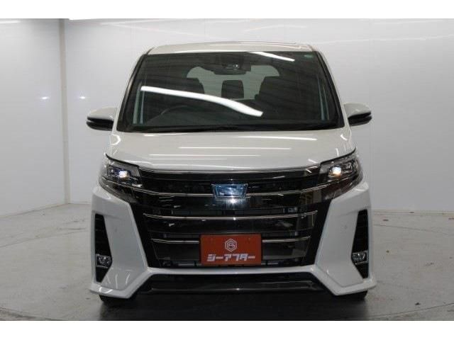 TOYOTA NOAH HYBRID 2019