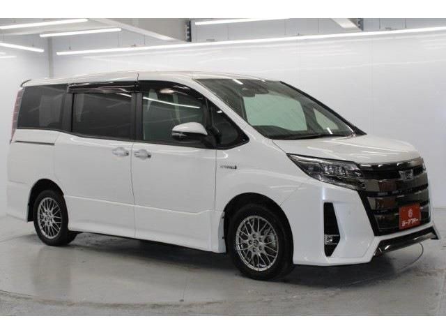 TOYOTA NOAH HYBRID 2019