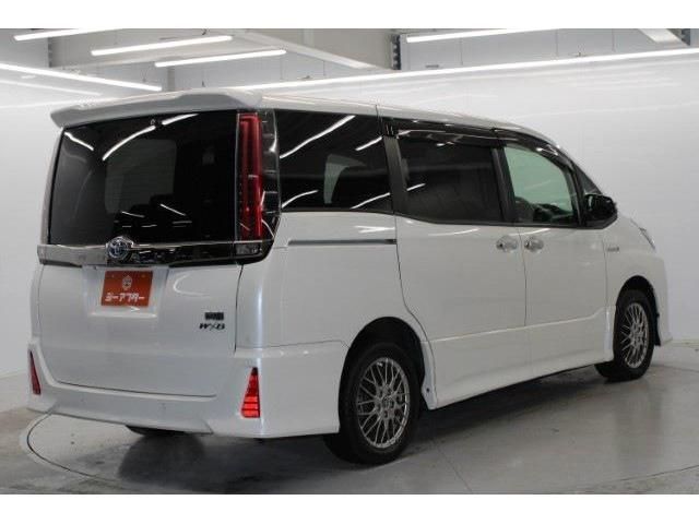 TOYOTA NOAH HYBRID 2019