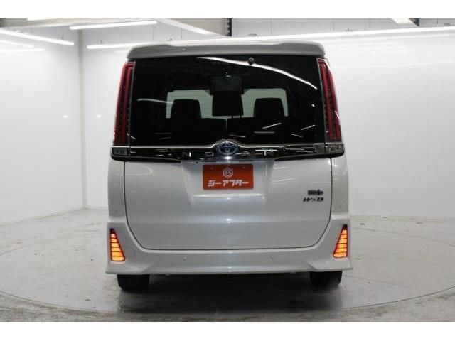 TOYOTA NOAH HYBRID 2019