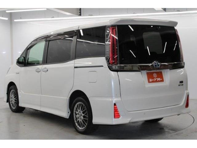 TOYOTA NOAH HYBRID 2019
