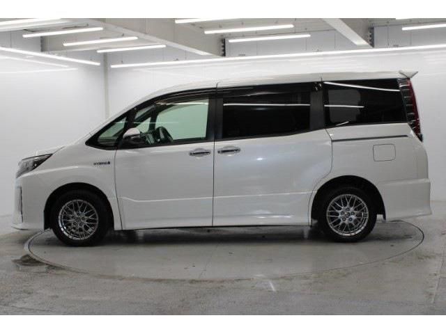 TOYOTA NOAH HYBRID 2019