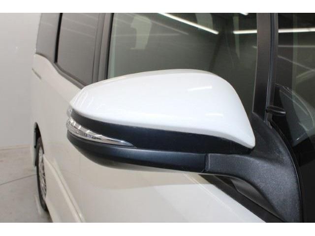 TOYOTA NOAH HYBRID 2019