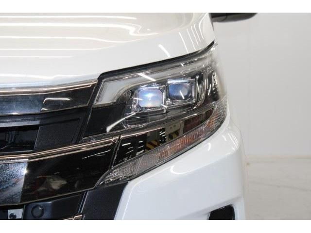 TOYOTA NOAH HYBRID 2019