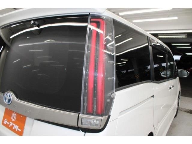 TOYOTA NOAH HYBRID 2019