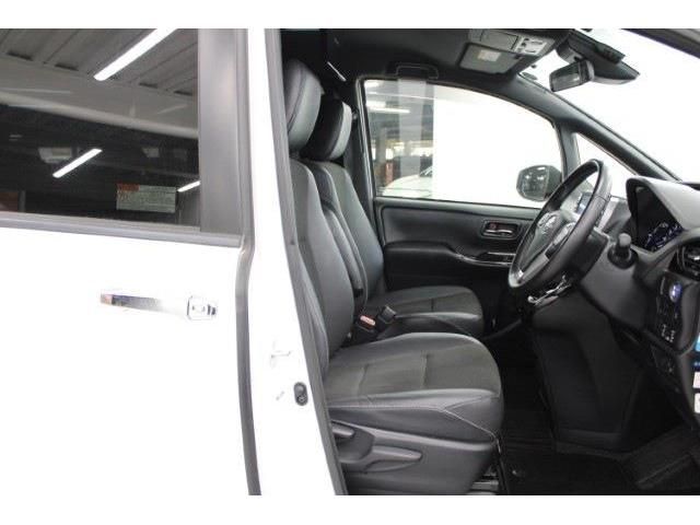 TOYOTA NOAH HYBRID 2019