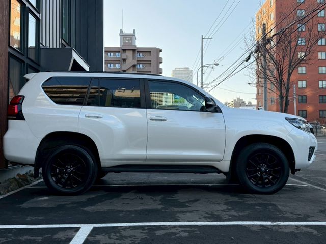 TOYOTA LANDCRUISER PRADO 2022