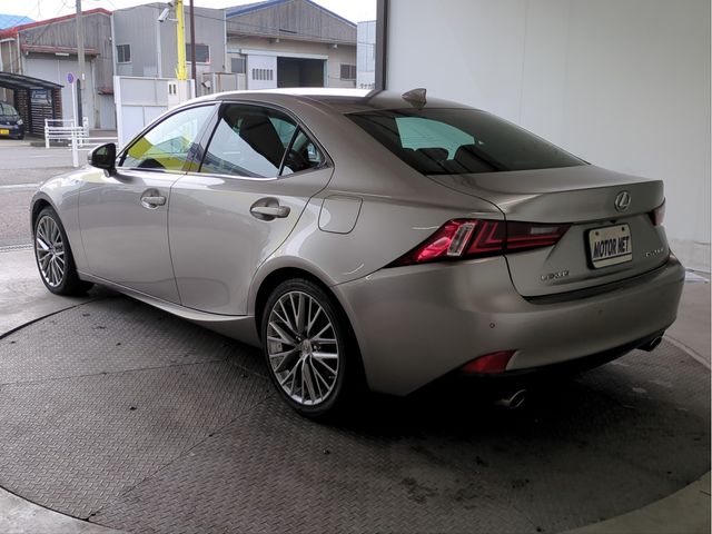 TOYOTA LEXUS IS200t 2015
