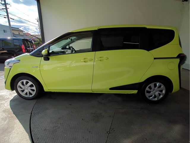 TOYOTA SIENTA HYBRID 2016