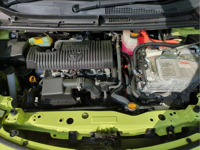 TOYOTA SIENTA HYBRID 2016