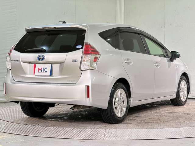 TOYOTA PRIUS Alpha 2015