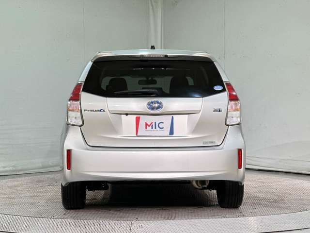 TOYOTA PRIUS Alpha 2015