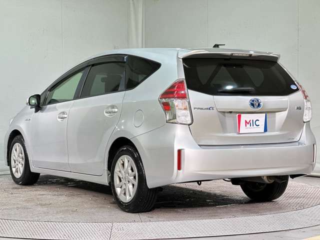 TOYOTA PRIUS Alpha 2015
