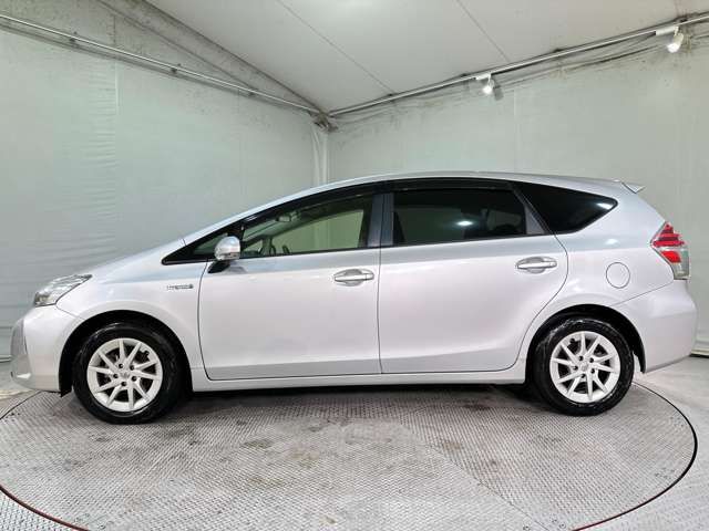 TOYOTA PRIUS Alpha 2015
