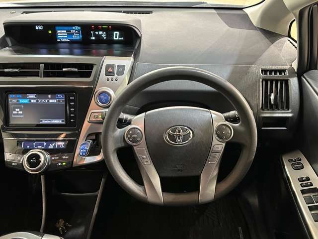 TOYOTA PRIUS Alpha 2015