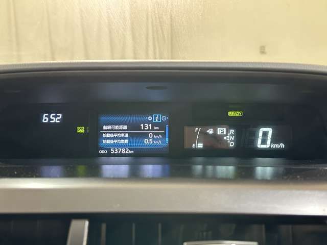 TOYOTA PRIUS Alpha 2015