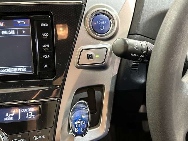 TOYOTA PRIUS Alpha 2015