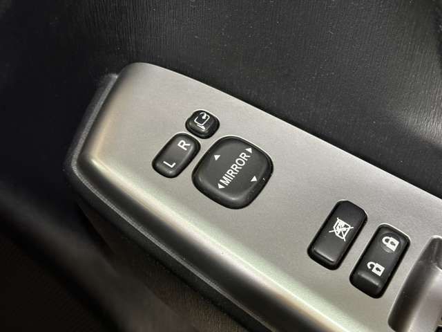 TOYOTA PRIUS Alpha 2015