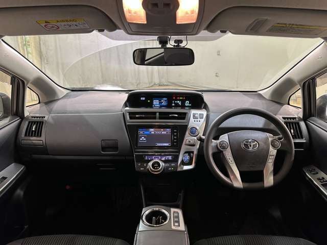 TOYOTA PRIUS Alpha 2015