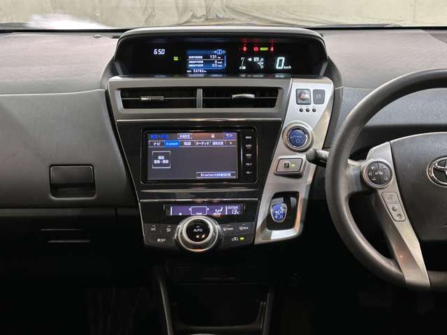 TOYOTA PRIUS Alpha 2015