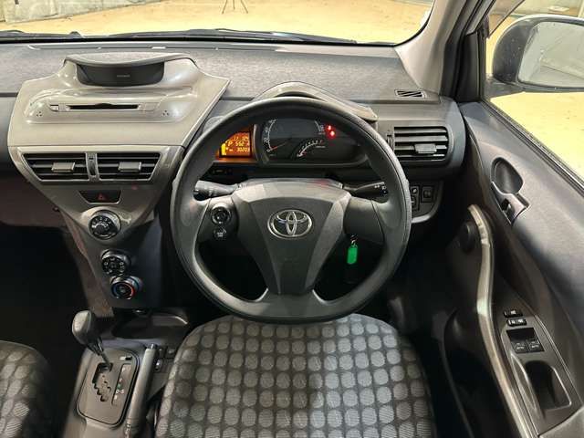 TOYOTA iQ 2011