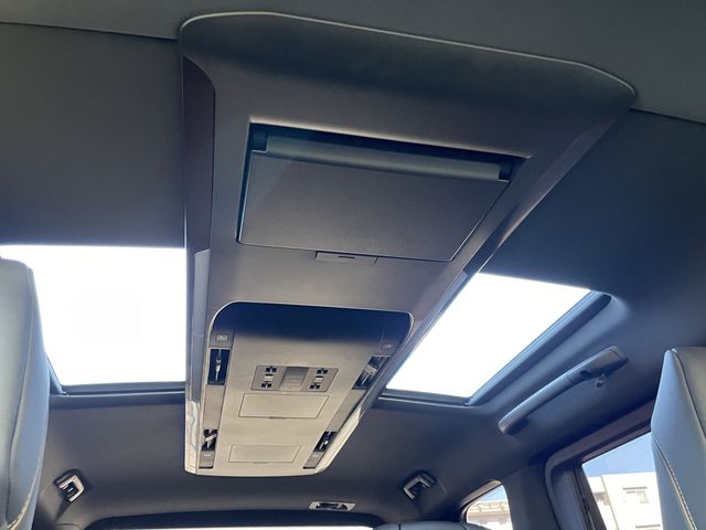 TOYOTA VELLFIRE 4WD 2024