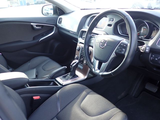 VOLVO VOLVO V40 CROSS COUNTRY 2019