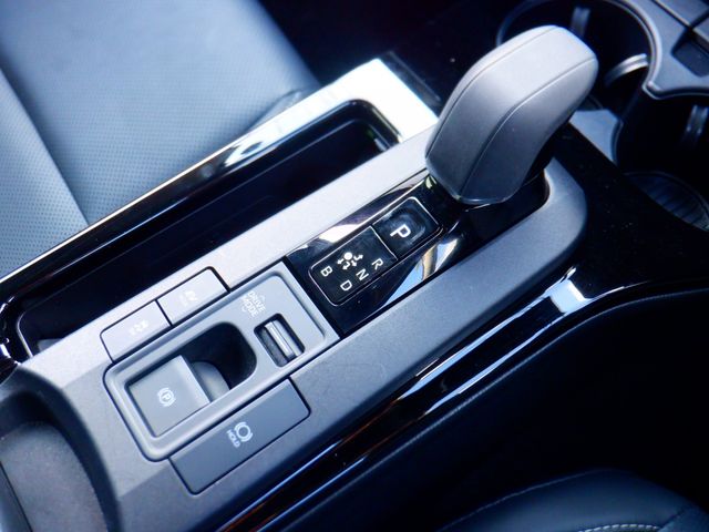 TOYOTA PRIUS 4WD 2025