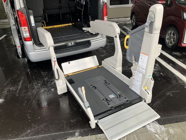 TOYOTA HIACE van 4WD 2019