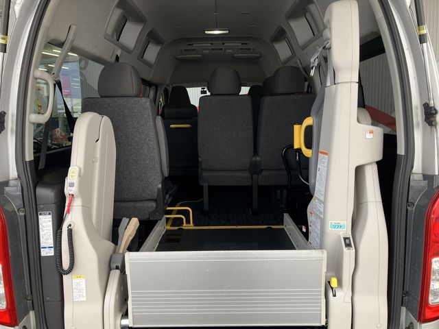 TOYOTA HIACE van 4WD 2019