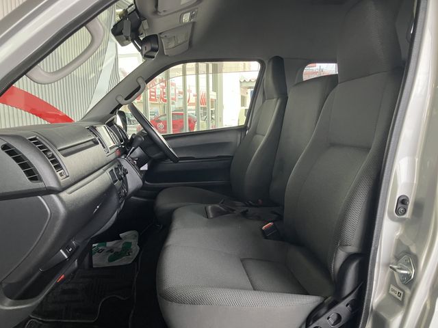 TOYOTA HIACE van 4WD 2019