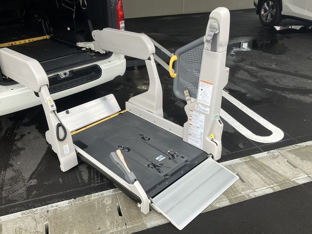 TOYOTA HIACE van 4WD 2021