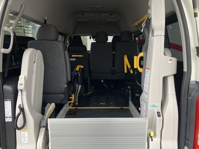 TOYOTA HIACE van 4WD 2021