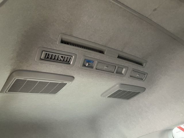 TOYOTA HIACE van 4WD 2021