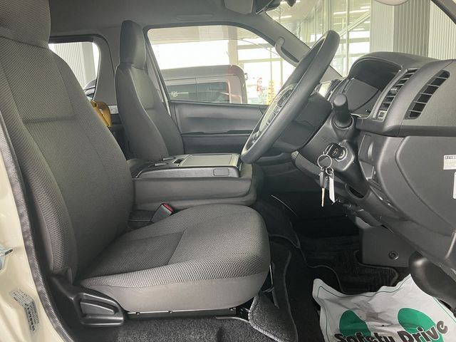 TOYOTA HIACE van 4WD 2021