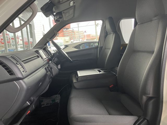 TOYOTA HIACE van 4WD 2021