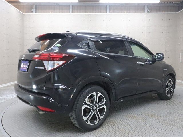 HONDA VEZEL HYBRID 2015