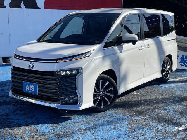 TOYOTA VOXY HYBRID 2022