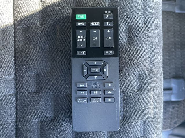 TOYOTA VOXY HYBRID 2022