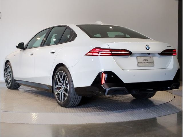 BMW BMW 5series sedan 2023