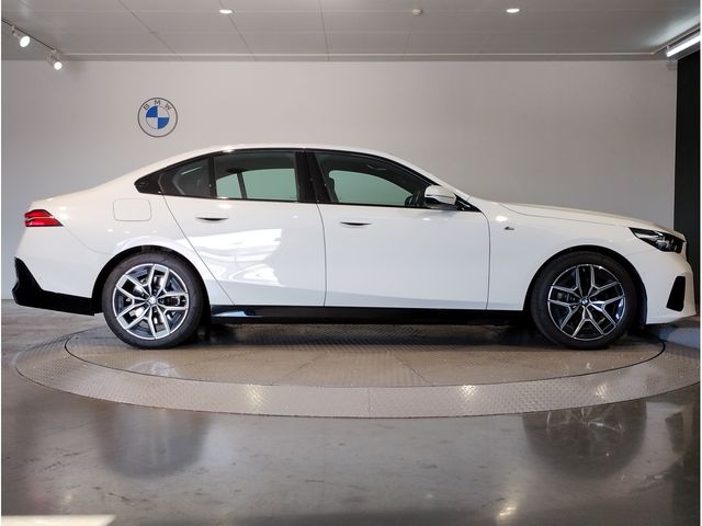 BMW BMW 5series sedan 2023