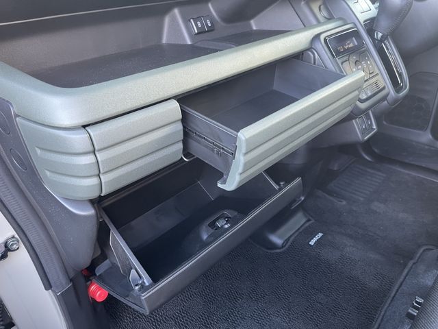 SUZUKI Spacia GEAR 2025